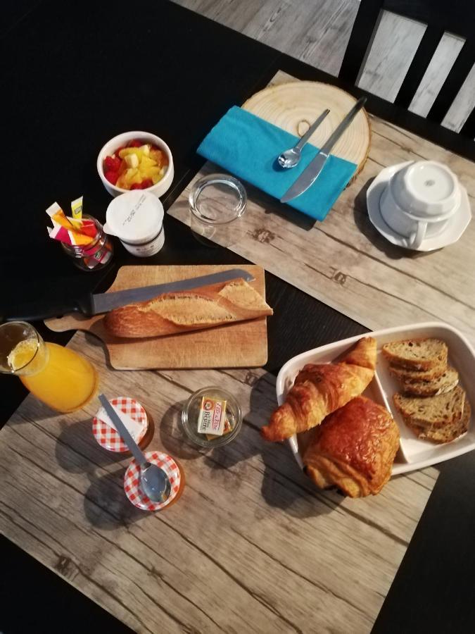 La Ferme De Pham Bed & Breakfast Belberaud ภายนอก รูปภาพ